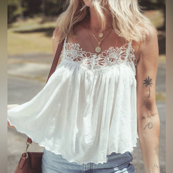 Elegant White Lace Trim Women's Top - Picture 1 of 7